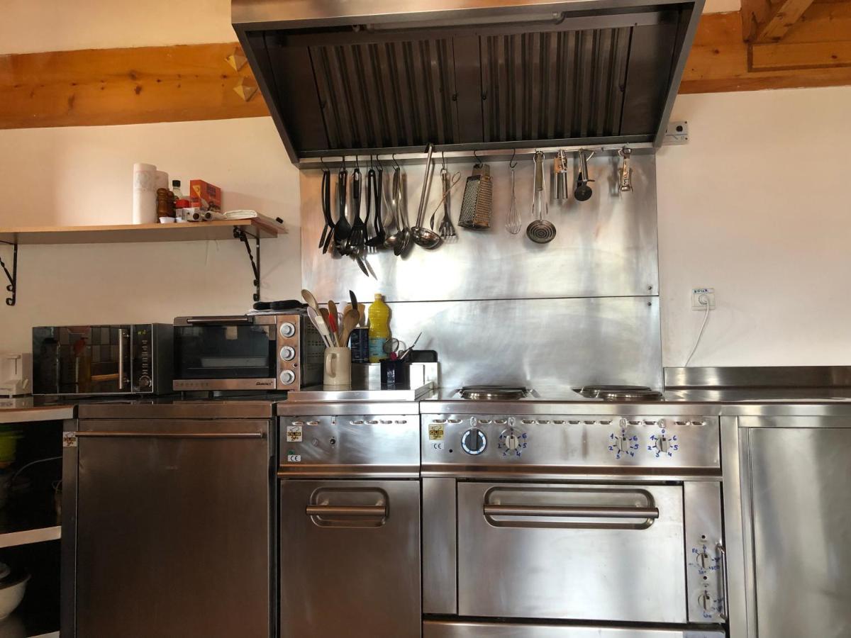 Central Hostel Châtel Eksteriør billede