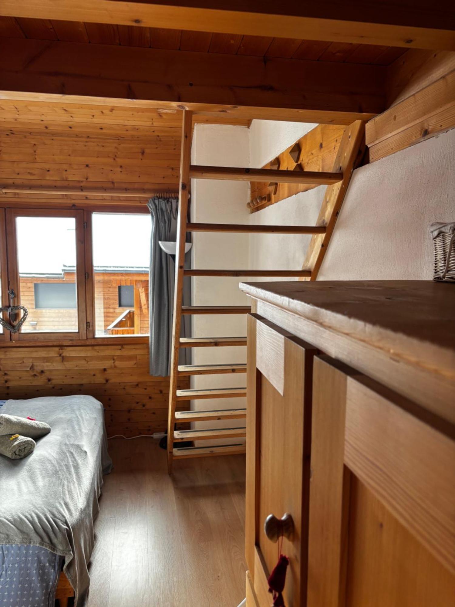 Central Hostel Châtel Eksteriør billede
