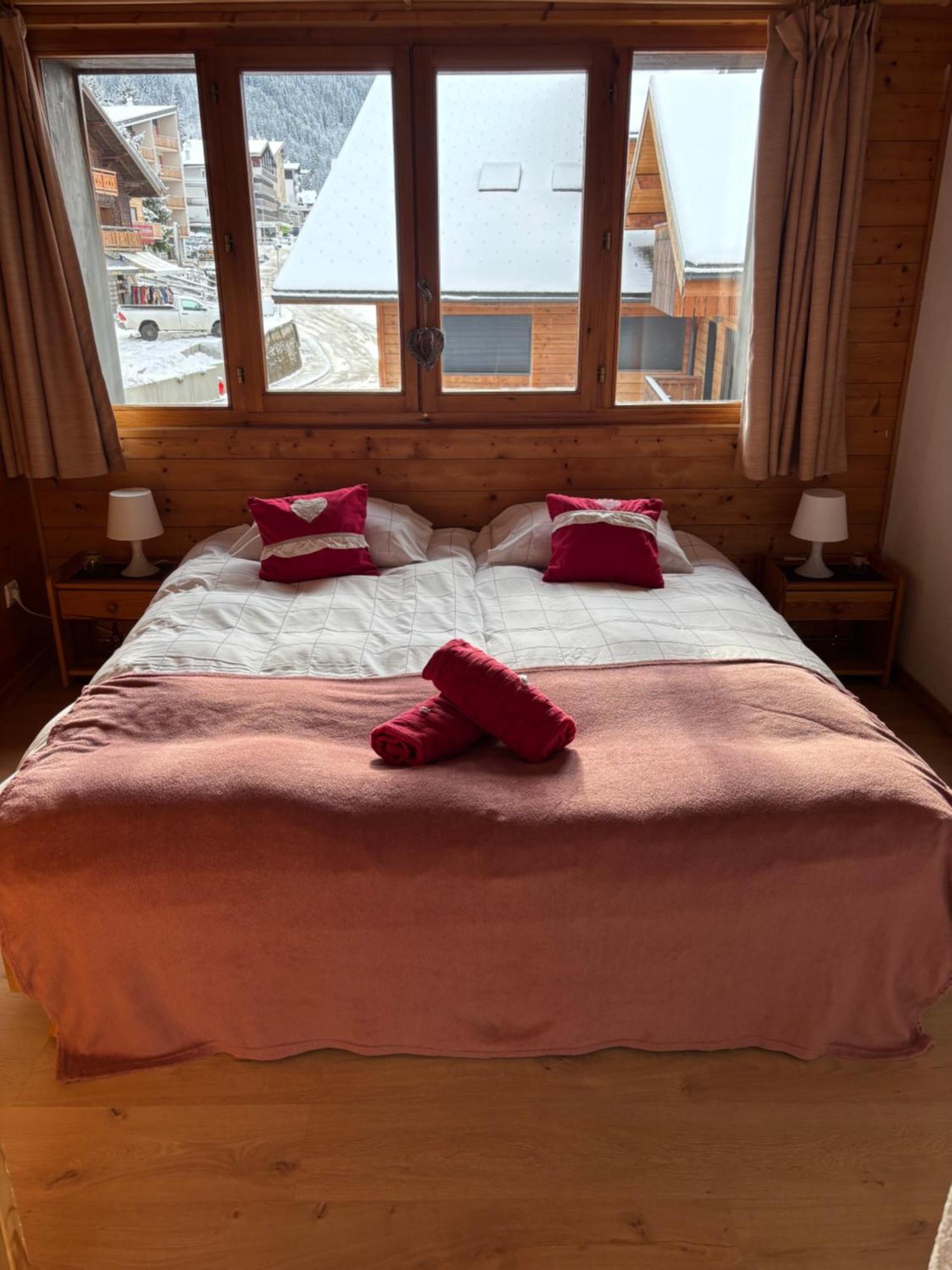 Central Hostel Châtel Eksteriør billede