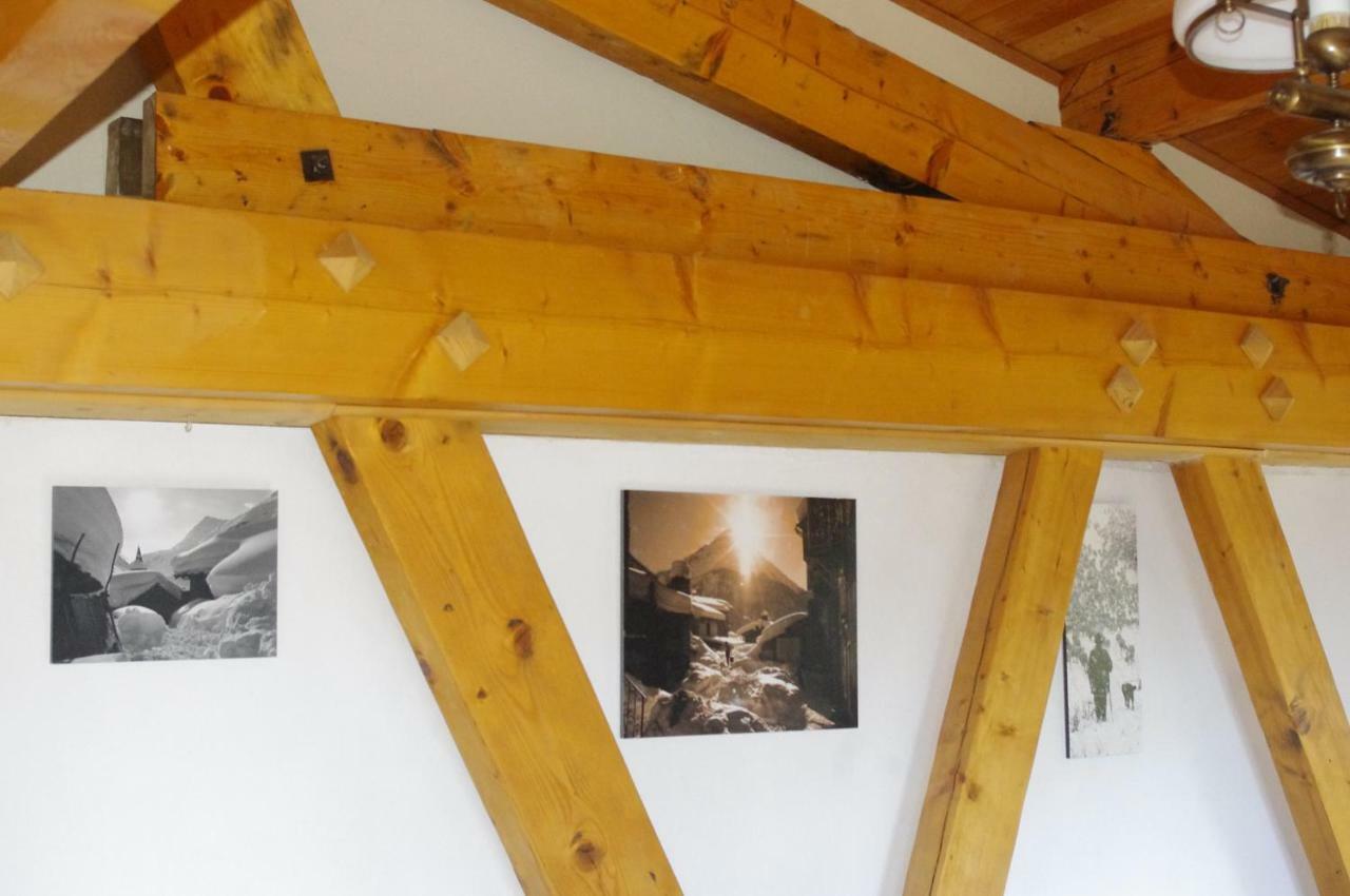 Central Hostel Châtel Eksteriør billede